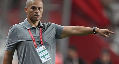 Antalyaspor, Alex de Souza ile Yollarını Ayırıyor; Emre Belözoğlu İle Anlaşma Sürecine Girdi