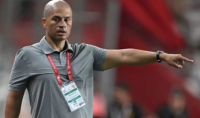 Antalyaspor, Alex de Souza ile Yollarını Ayırıyor; Emre Belözoğlu İle Anlaşma Sürecine Girdi