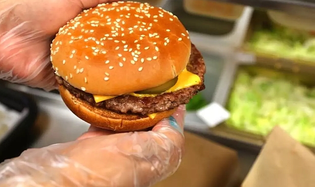 McDonald's'ta Hamburger Yiyen 49 Kişiye Ölümcül Bakteri Bulaştı, Satışlar Durduruldu