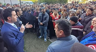 İzmir Bayraklı'da Grev Nedeniyle Çöp Yığınları Sokaklara Taştı