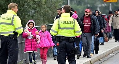 Almanya, Suriyeli Doktorların Geri Dönüşüne Karşı Uyarıyor: Sağlık Sistemi İçin Büyük Tehdit