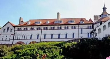 Galler'deki Manastırda Papaz Skandalı: Onlarca Çocuğa Tecavüz ve Yeni Güvenlik Önlemleri