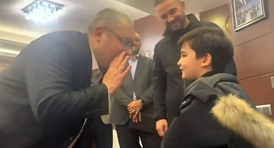 Keçiören Belediye Başkanı'ndan Çocuğa Espirili Yaklaşım: 