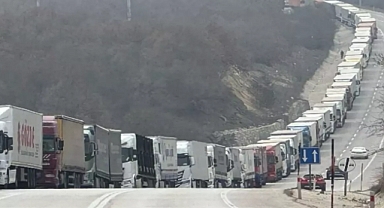 Avrupa Birliği, Suriye'ye Yönelik Bazı Yapımları 14 Yıl Sonra Askıya Aldı