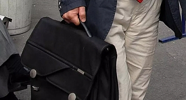 Japonya'da Sarhoş Bakanlık Çalışanı, Gizli Belgelerle Dolu Çantasını Kaybetti