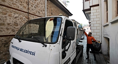 Kaleiçi'nde Çöpte Dedektiflik: Antalya Muratpaşa Belediyesi'nin Örnek Temizlik Uygulaması