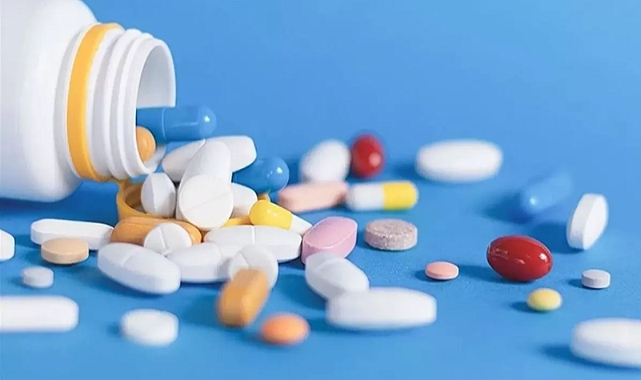 Türkiye'de Satılan Popüler Antibiyotik İçin Alarm: Ciddi Yan Etkiler Nedeniyle Raflardan Kaldırılıyor
