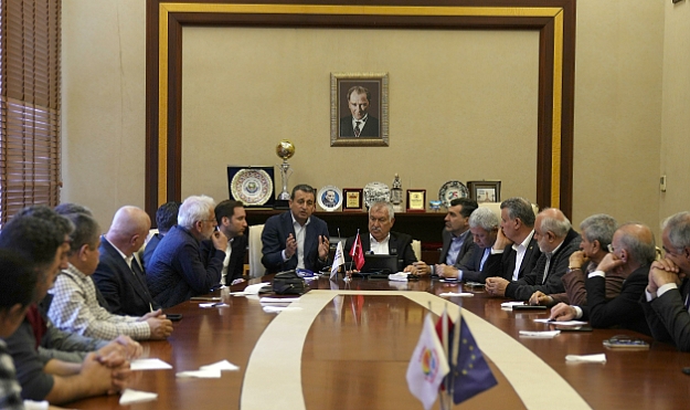 Adana Büyükşehir Belediye Başkanı Zeydan Karalar, Suriye'deki Katliamların Durması İçin Çağrıda Bulundu