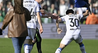 Club Brugge ve Cercle Brugge Arasındaki Derbi Maçında Gerginlik! Bayrağı Saha Ortasına Diken Oyuncu Krize Sebep Oldu