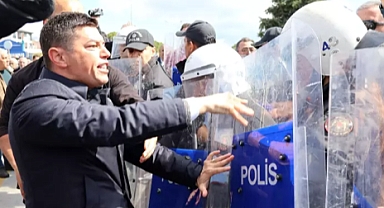 İmamoğlu'nun Gözaltına Alınmasının Ardından Muğla'da Gerginlik: Marmaris Belediye Başkanı Acar Ünlü Polisle Karşı Karşıya Geldi