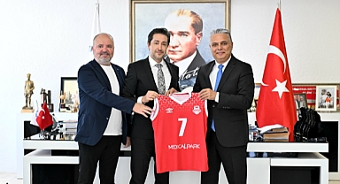 Muratpaşa Belediye Başkanı Ümit Uysal, Spora Destek Verenlere Teşekkür Etti