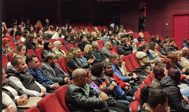 Başkan Çerçioğlu, Her Yaştan Aydınlıyı Tiyatro Gösterileriyle Buluşturdu