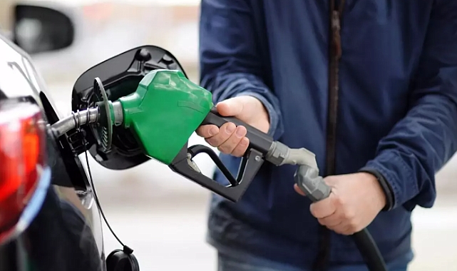 Benzine Büyük İndirim: Litre Fiyatlarında 2 Lira 24 Kuruş Düşüş Oldu