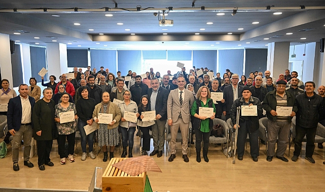 Bornova Belediyesi’nden Arıcılığa Güçlü Destek: 100 Yeni Arıcı Sertifikalarını Aldı