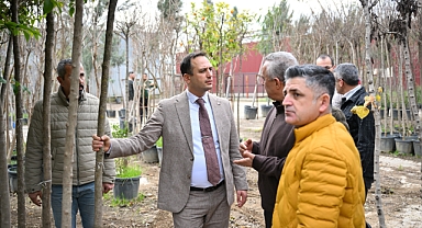 Bornova, Çiçeklerini Kendi Yetiştiriyor: 100 Bin Fidanla Daha Yeşil ve Renkli Bir Kent Hedefleniyor