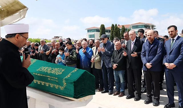 Cumhurbaşkanı Erdoğan, eski Arapça öğretmeninin cenaze namazına katıldı
