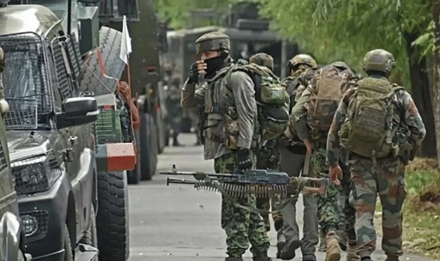 Hindistan ve Pakistan Arasında Keşmir Gerilimi Tırmanıyor: Askeri Çatışmalar Devam Ediyor