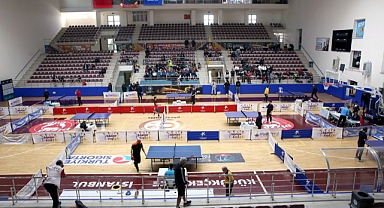 Küçükçekmece'de Açık Masa Tenisi Turnuvası Gerçekleştirildi