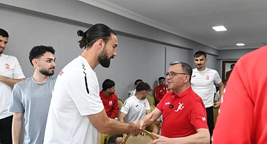 Altıeylül Belediye Başkanı Hakan Şehirli, Tarihi Play-Off Maçı Öncesi Balıkesirspor’a Moral Desteği Verdi