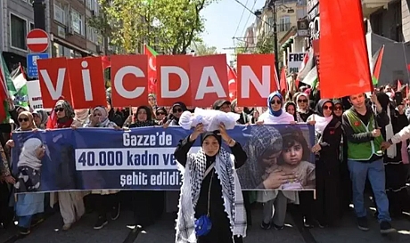 İstanbul'dan Gazze'ye Destek Yürüyüşü: Binlerce Kişi Ayasofya'ya Akın Etti