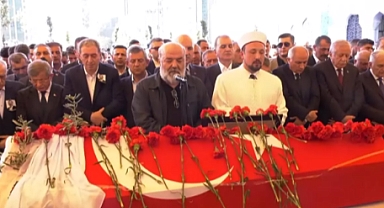 Sırrı Süreyya Önder’e Veda: Cenaze Namazını Vasiyeti Üzerine İhsan Eliaçık Kıldırdı