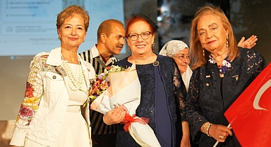 Burhaniye’de “Zamansız Kadınlar” Gösterimi Yoğun İlgi Gördü