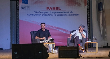 Kuşadası’nda Anayasa Tartışmaları Paneli: Barış Terkoğlu ve Barış Pehlivan Konuştu