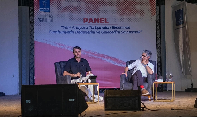 Kuşadası’nda Anayasa Tartışmaları Paneli: Barış Terkoğlu ve Barış Pehlivan Konuştu