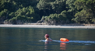 Kuşadası’nda Denizcilik ve Kabotaj Bayramı Kapsamında 38,5 Kilometrelik Yüzme Etkinliği Başladı