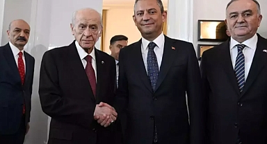 Bahçeli'den Grup Toplantısında Sert Mesajlar: Hem Eleştiri Hem Destek