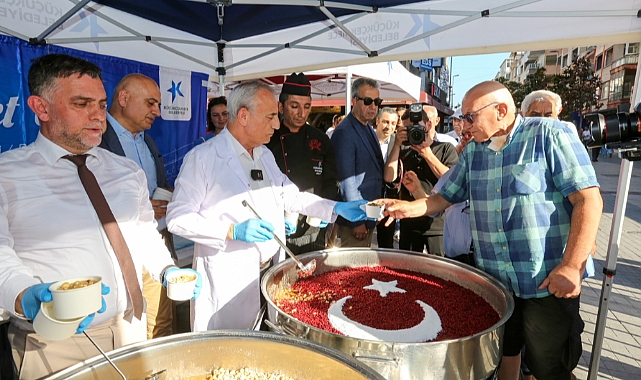 Küçükçekmece’de Muharrem Ayı Bereketi: Binlerce Kişiye Aşure Dağıtıldı