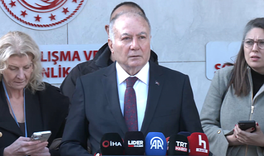 Asgari Ücret Görüşmeleri Başladı: Türk-İş Komisyona Katılmadı, Gerekçesini Bakanlık Önünde Açıkladı